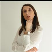 Insegnante di Inglese come seconda lingua. Laurea e Qualifica ottenute a Londra. Residente in Inghilterra da 16 anni